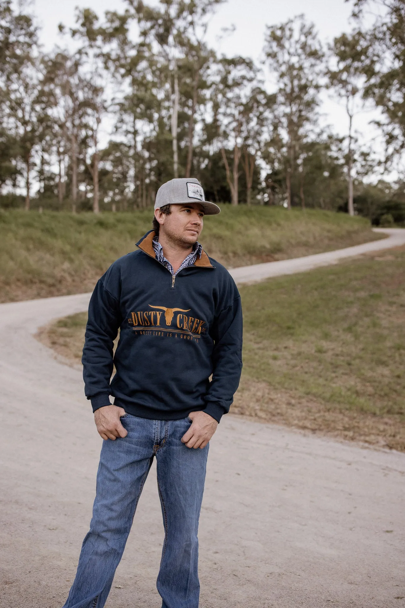 UNISEX ZIP UP SWEATER in Navy